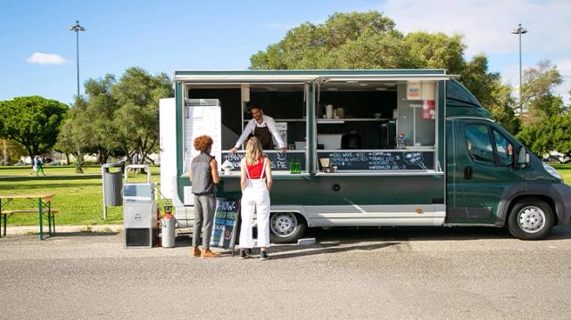Service traiteur à bourgogne-franche-comte, réservé via BookMyFoodtruck